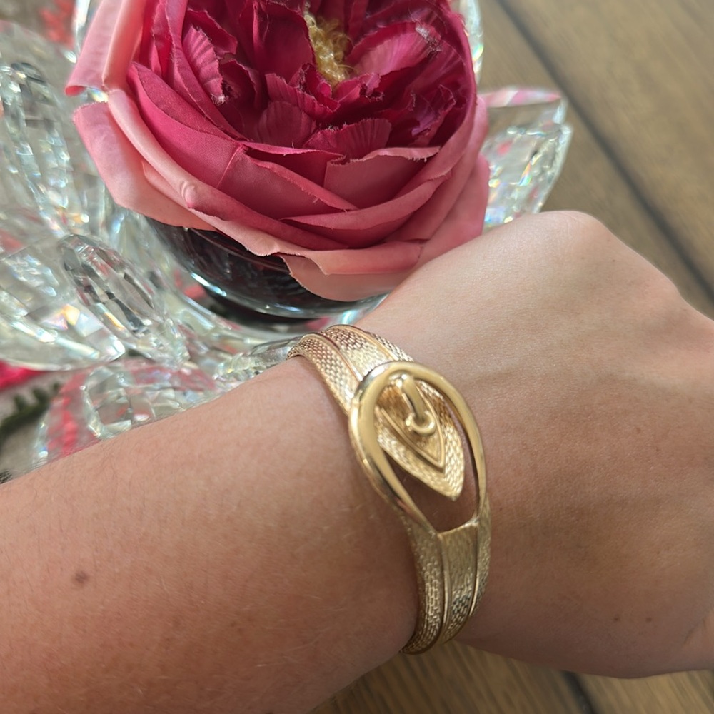 Elegant Gold Women's Bracelet Vintage (Avon)